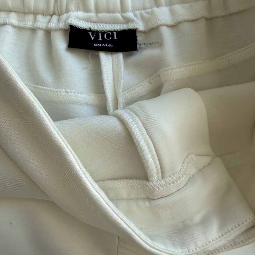 Vici Women's White Shorts Super Soft - Picture 3 of 5
